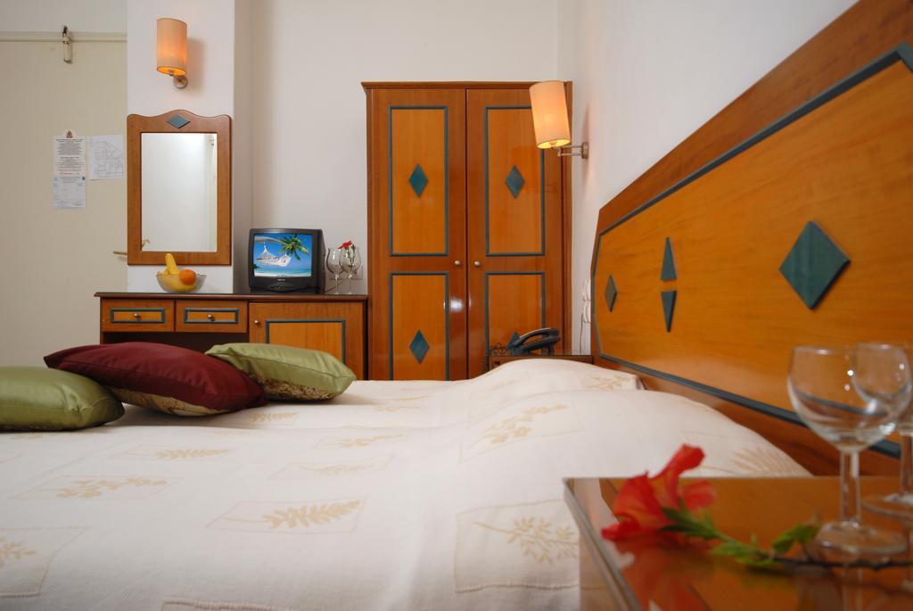 Barbouni Hotel & Studios Naxos City 客房 照片